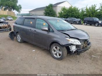  Salvage Toyota Sienna