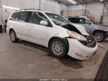  Salvage Toyota Sienna