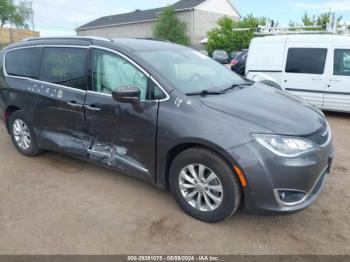  Salvage Chrysler Pacifica