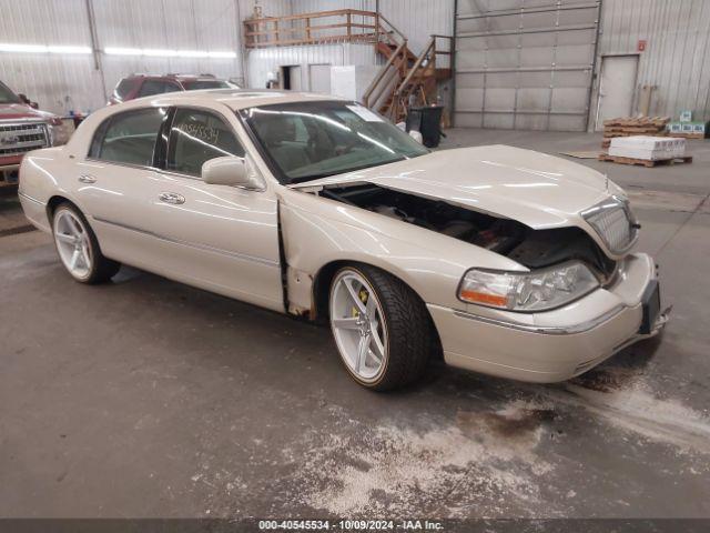  Salvage Lincoln Towncar