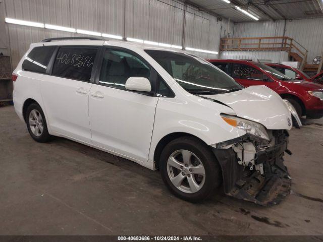  Salvage Toyota Sienna