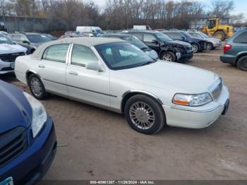  Salvage Lincoln Towncar