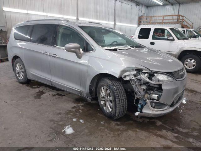  Salvage Chrysler Pacifica