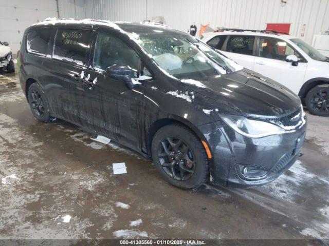  Salvage Chrysler Pacifica