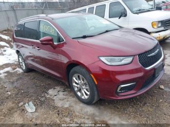  Salvage Chrysler Pacifica