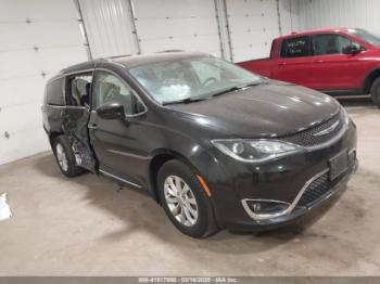  Salvage Chrysler Pacifica