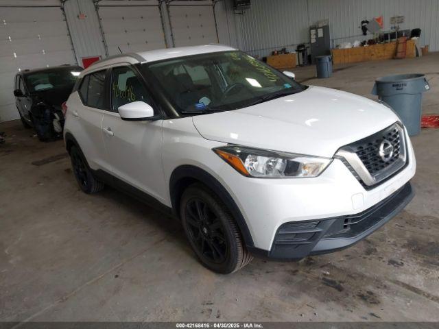  Salvage Nissan Kicks