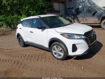  Salvage Nissan Kicks
