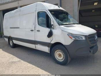  Salvage Mercedes-Benz Sprinter 2500