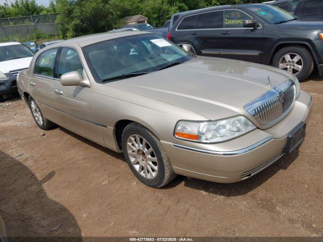  Salvage Lincoln Towncar