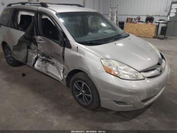  Salvage Toyota Sienna