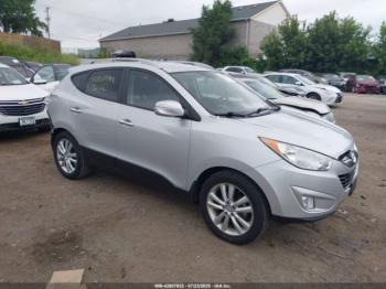  Salvage Hyundai TUCSON