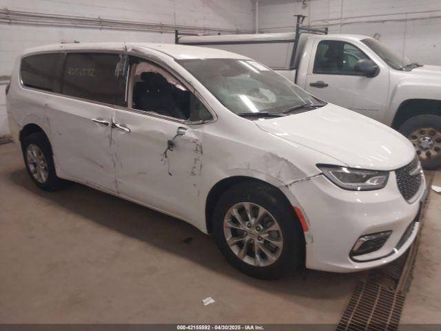  Salvage Chrysler Pacifica