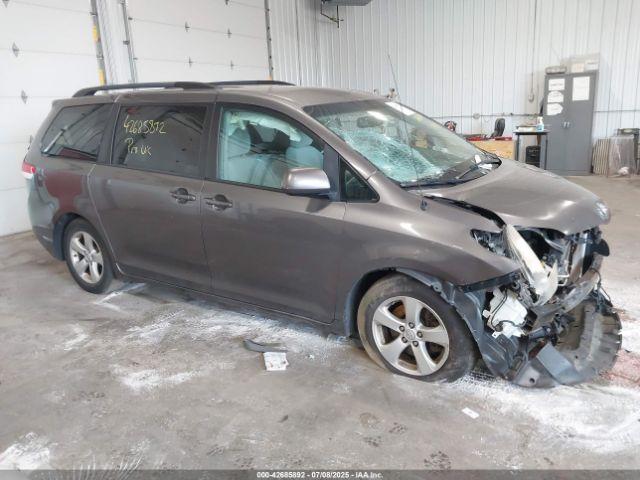  Salvage Toyota Sienna