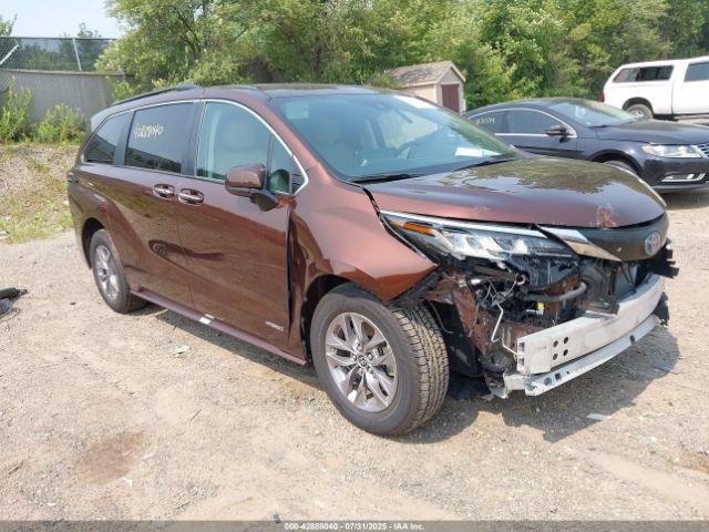  Salvage Toyota Sienna
