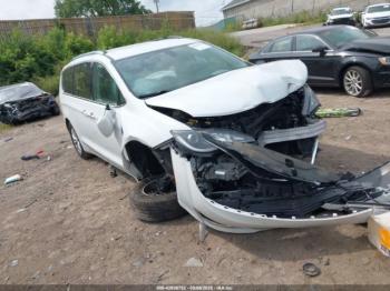  Salvage Chrysler Pacifica