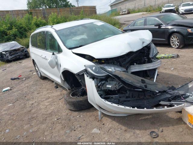  Salvage Chrysler Pacifica
