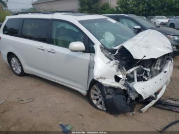  Salvage Toyota Sienna