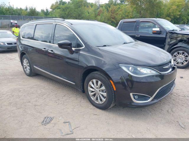  Salvage Chrysler Pacifica