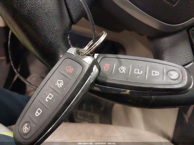 Ford Escape Titanium Image 5