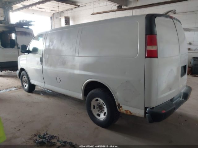 GMC Savana Work Van Image 13