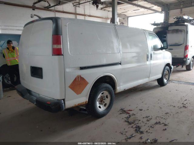 GMC Savana Work Van Image 12