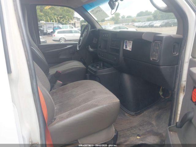 GMC Savana Work Van Image 11