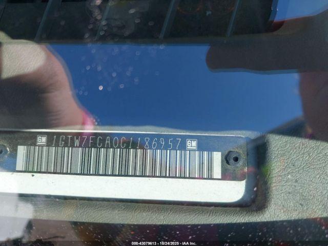 GMC Savana Work Van Image 3