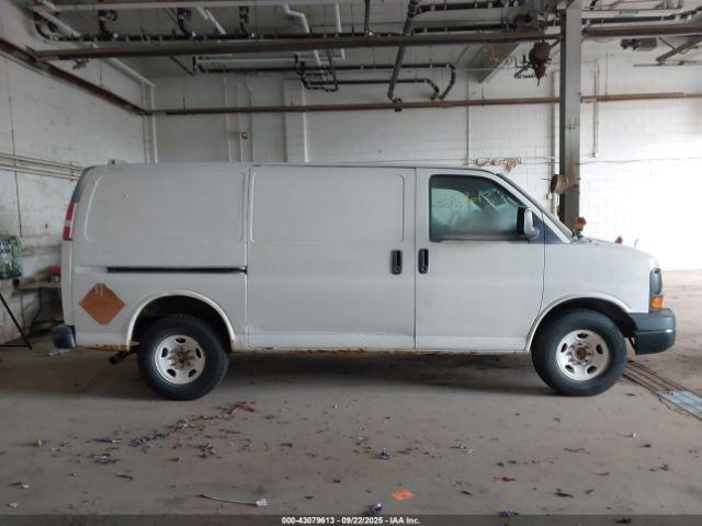 GMC Savana Work Van Image 5