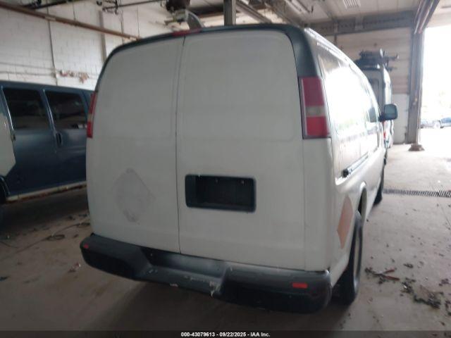 GMC Savana Work Van Image 9