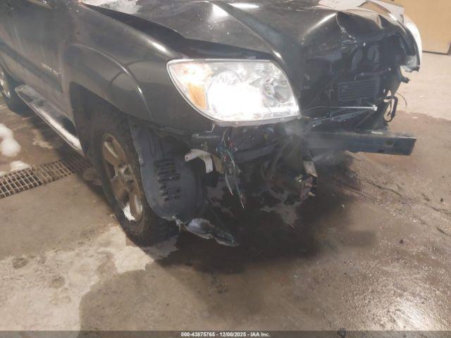 Toyota 4Runner Limited V8 Image 10