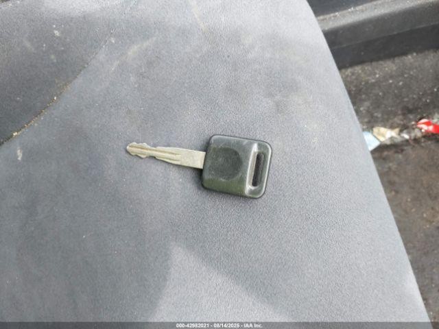 Nissan Versa 1.8s Image 8