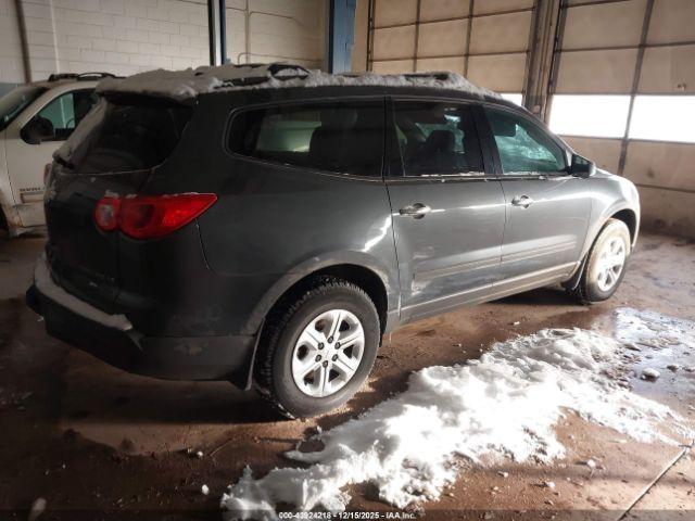 Chevrolet Traverse Ls Image 2