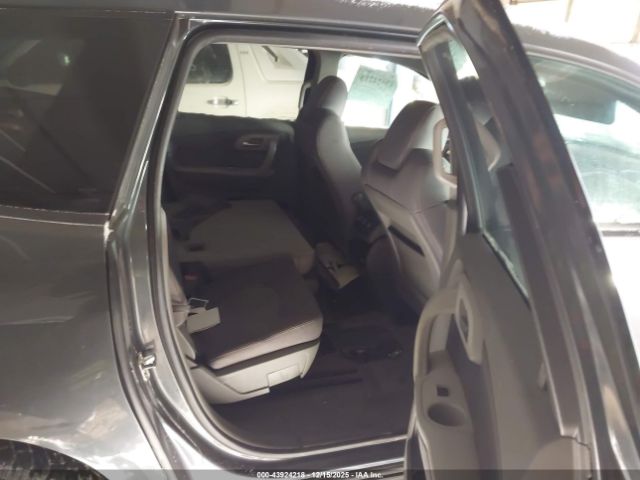 Chevrolet Traverse Ls Image 8