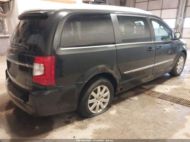 Chrysler Town & Country Touring Image 11