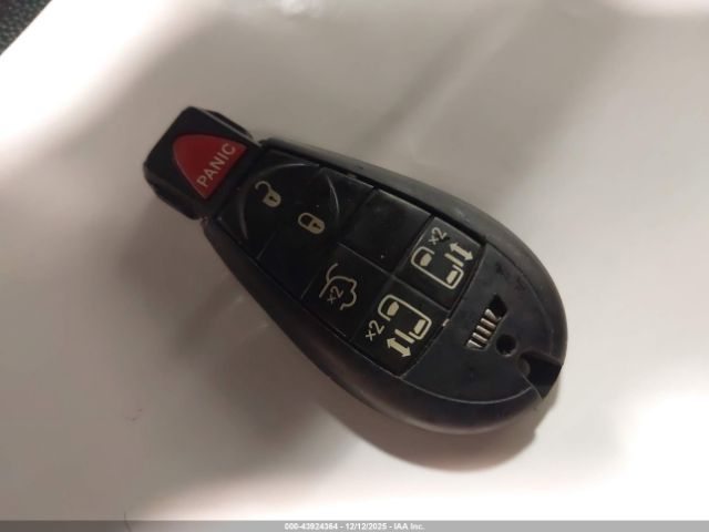 Chrysler Town & Country Touring Image 7