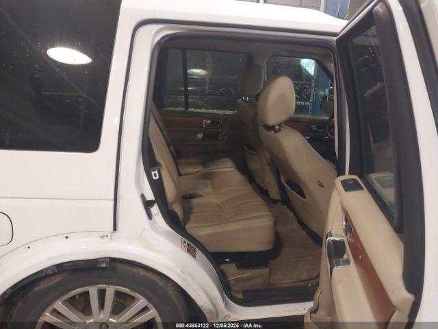 Land Rover LR4 Image 11
