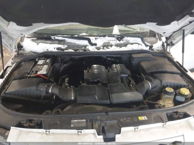 Land Rover LR4 Image 10