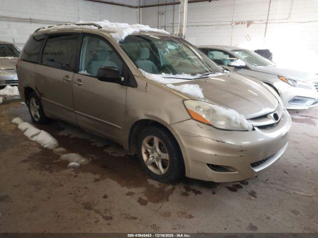  Salvage Toyota Sienna