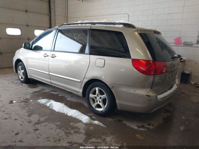 Toyota Sienna Le Image 6