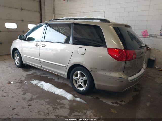 Toyota Sienna Le Image 6