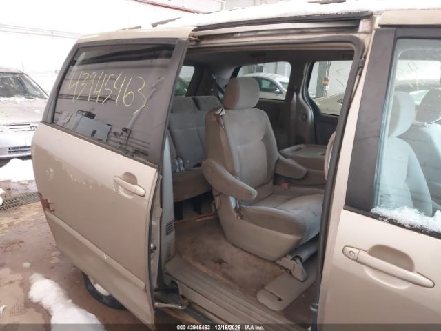 Toyota Sienna Le Image 11