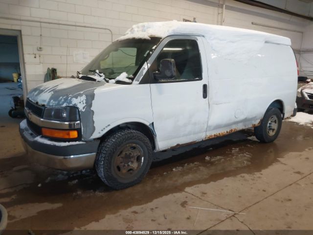Chevrolet Express Work Van Image 4