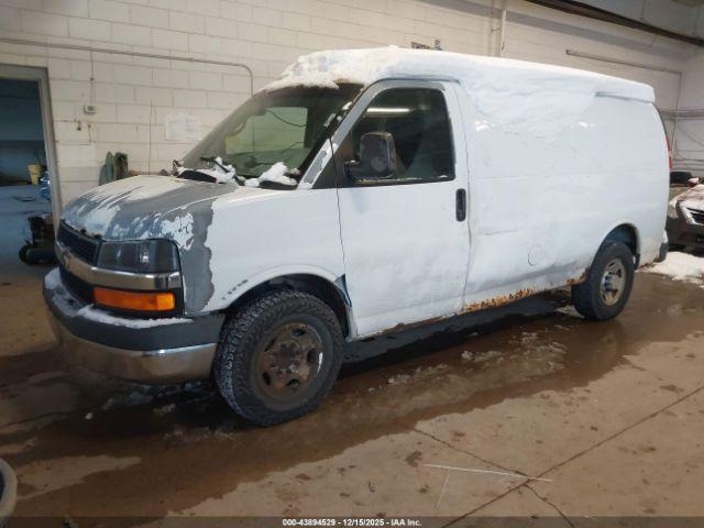 Chevrolet Express Work Van Image 4