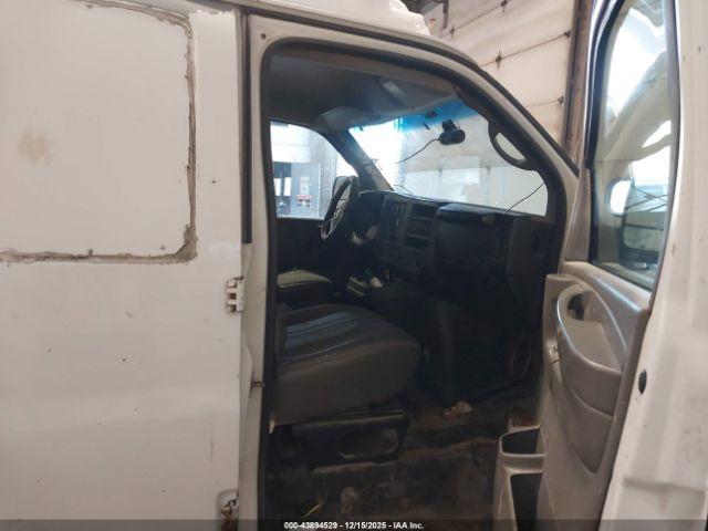 Chevrolet Express Work Van Image 3