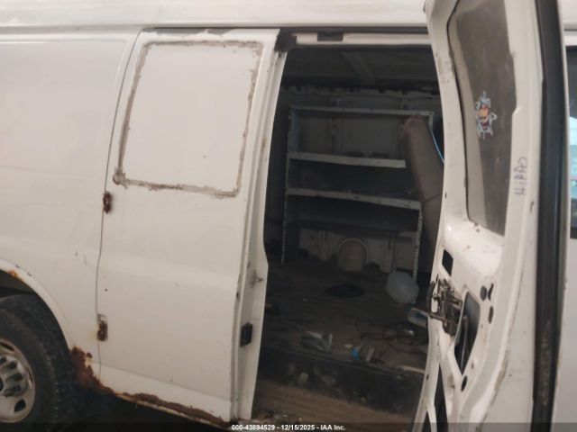 Chevrolet Express Work Van Image 6