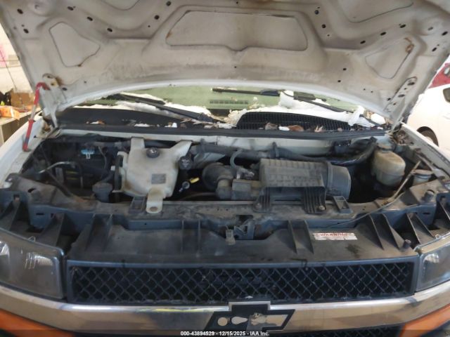 Chevrolet Express Work Van Image 8