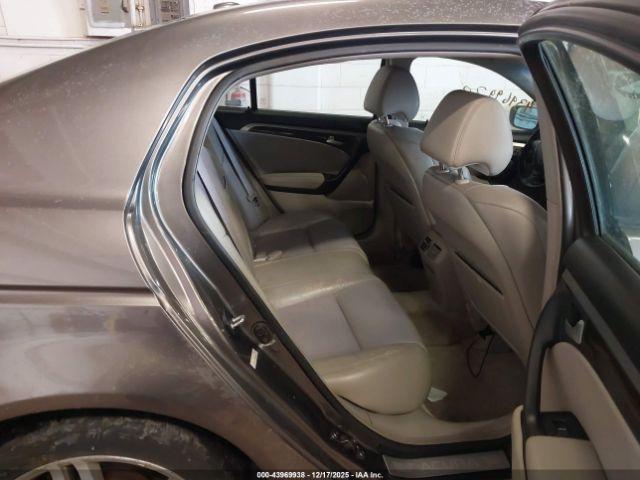 Acura TL 3.2 Image 11