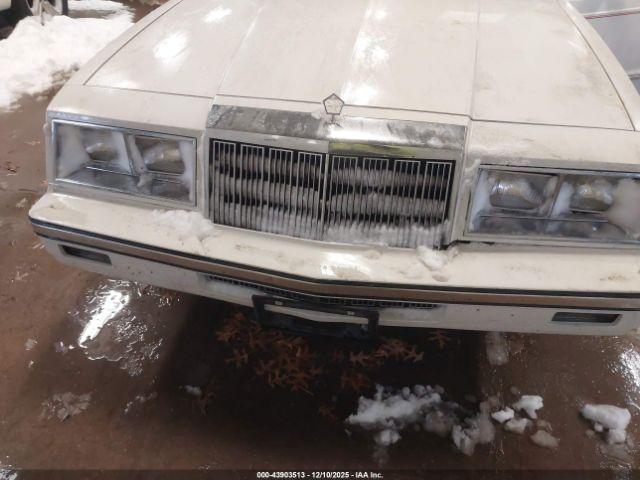 Chrysler Lebaron Image 11