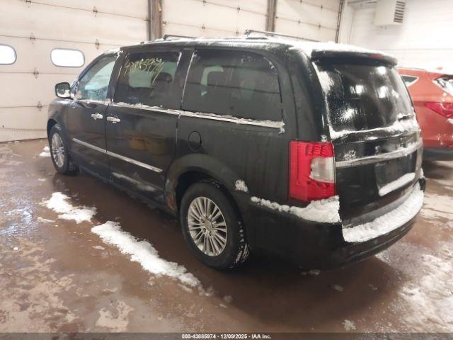 Chrysler Town & Country Touring-l Image 9